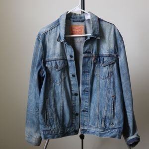 Levi Denim Jacket Size Medium